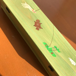 食卓に置ける箸箱　ひこうき凧とムササビ　カトラリーケース　メガネ入れ　小物入れ　蓋付き木製　少人数用 13枚目の画像