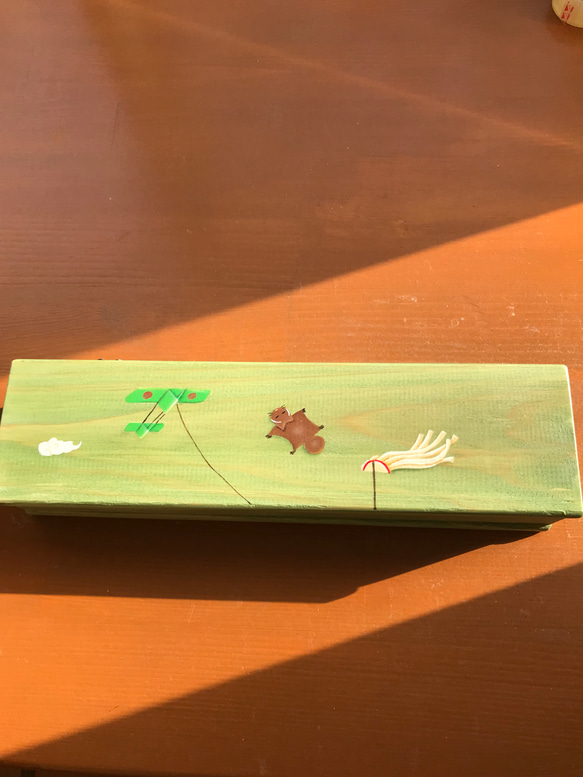 食卓に置ける箸箱　ひこうき凧とムササビ　カトラリーケース　メガネ入れ　小物入れ　蓋付き木製　少人数用 1枚目の画像
