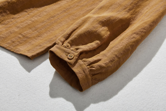 略帶條紋圖案的亞麻襯衫，色織布料，針褶，100% 亞麻，黃棕色 240413-1 第6張的照片