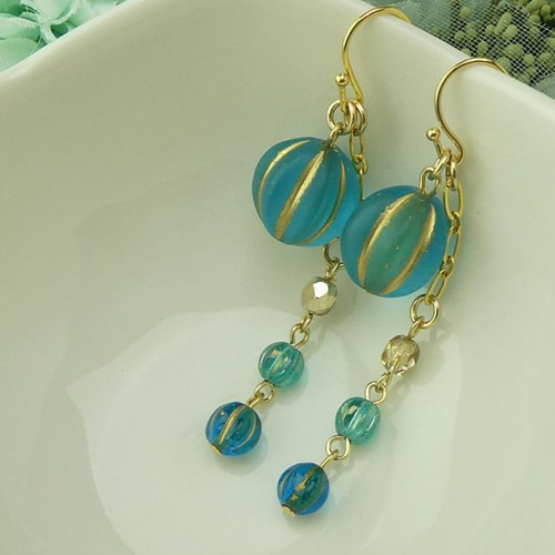 チェコビーズピアス「メロンメロン/ブルー」 可愛い ブルー つや消し