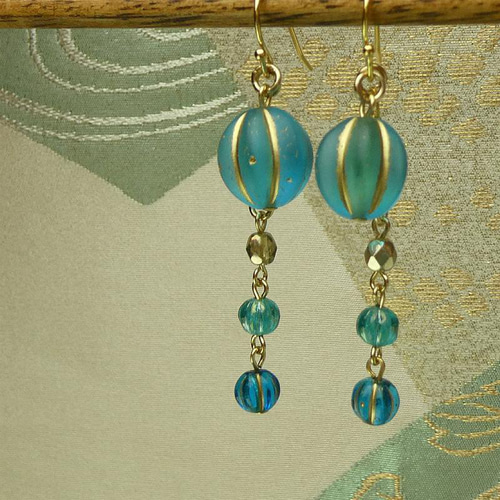 チェコビーズピアス「メロンメロン/ブルー」 可愛い ブルー つや消し