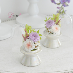 【小さめ仏花】2色の小菊のプリザーブドフラワードーム仏花、お供え花／お悔み 新盆／ガラスドーム取り外し可能／ペット用仏花 2枚目の画像