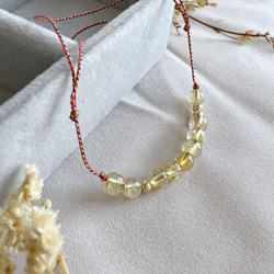 金髪水晶×五色糸ブレスレット｜金運と祝福の赤い縄 4枚目の画像