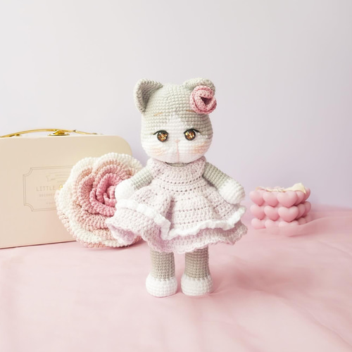 バラ飾りのねこさん୨୧グレー୨୧あみぐるみドール あみぐるみ M.la