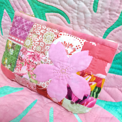 完成品】桜ポーチ パッチワークキルト キルトポーチ ポーチ 完成品】桜ポーチ パッチワークキルト キルトポーチ ポーチ
