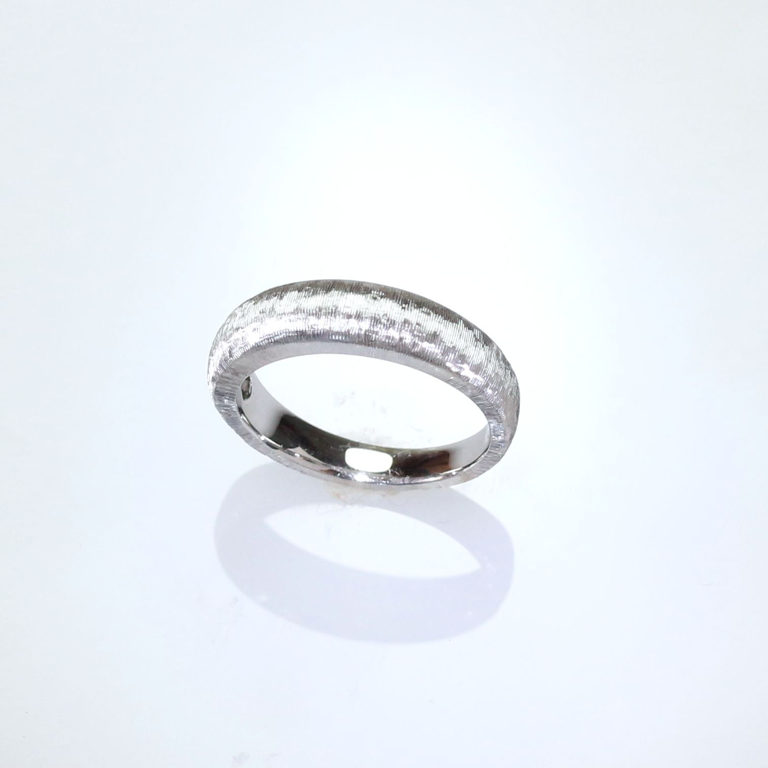 Pt900 手彫りリング(甲丸・シルクサテン仕上げ)