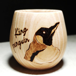 ヒノキが香る木製カップ　オウサマペンギン 1枚目の画像