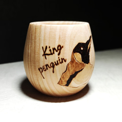 ヒノキが香る木製カップ　オウサマペンギン 3枚目の画像