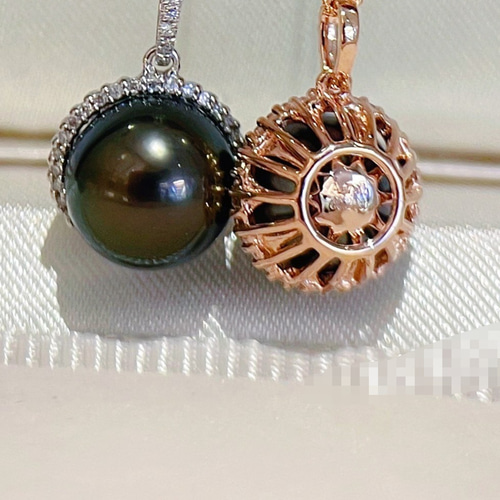 高級】タヒチ黒蝶真珠 ダイヤモンド付きペンダントk18 ネックレス  