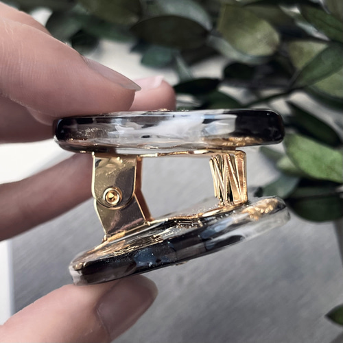 レジンヘアゴム スクエアブラックゴールドモノトーンバイカラー