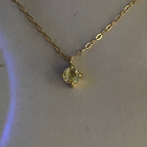 k18YG AU750 18金 天然 蛍光サファイア（カラーチェンジ） 0.28ct  