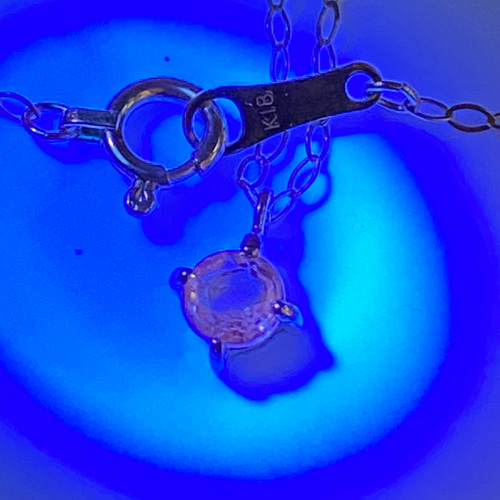 k18YG AU750 18金 天然 蛍光サファイア（カラーチェンジ） 0.28ct  