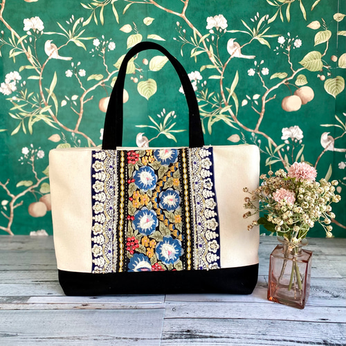 A4サイズ収納対応！モダンな青い花インド刺繍リボンのトートバッグ