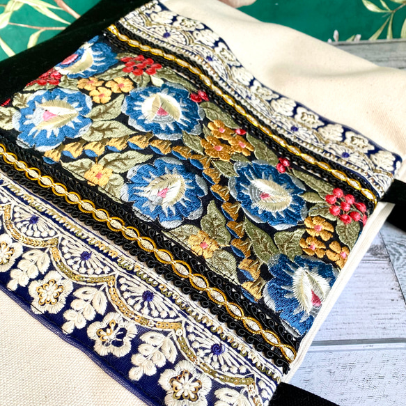 A4サイズ収納対応！モダンな青い花インド刺繍リボンのトートバッグ 13枚目の画像