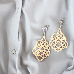 藤編耳環/耳墜◇2種可選♪適合搭配夏裝和浴衣，能點亮臉龐的大飾品♡ 第15張的照片