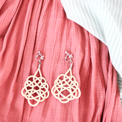 藤編耳環/耳墜◇2種可選♪適合搭配夏裝和浴衣，能點亮臉龐的大飾品♡ 第16張的照片