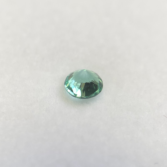 グリーンベリル ルース 0.13ct 約3.3ｍｍ ナイジェリア産 5枚目の画像