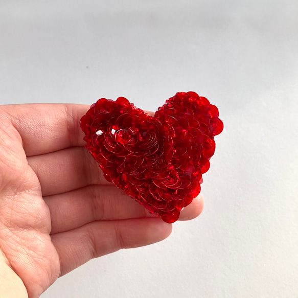 　"cute kirari heart "キュートなきらりハート　スパンコール刺繍ブローチ 2枚目の画像