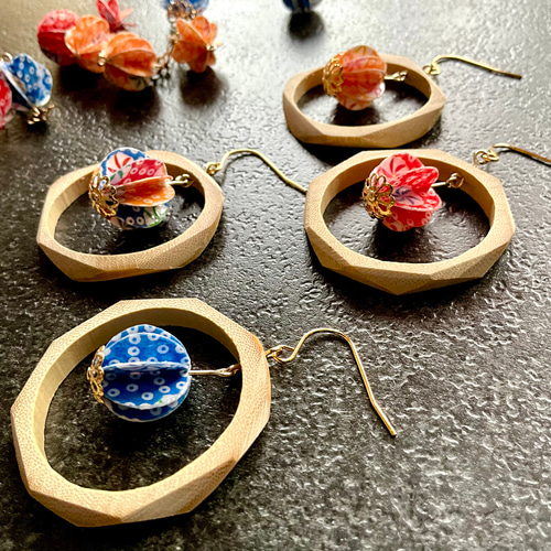 竹のリングと揺れる鞠ピアス/イヤリング 和の色 ピアス（フック