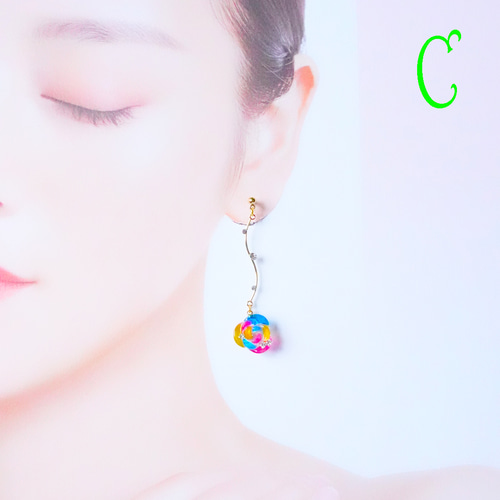 レインボー薔薇C (小・揺)｣31【ピアス(イヤリング交換可)】虹 青