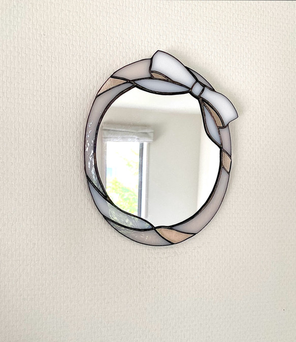 新作✧  『 りぼんの壁掛け鏡⑅⋈ 』　ピーチピンク　ステンドグラス 4枚目の画像