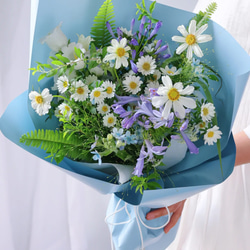 季節の生花ブーケ- Mサイズ,白紫系 2枚目の画像