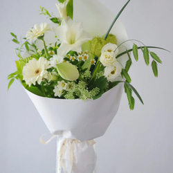 季節の生花ブーケ-Sサイズ,白系 4枚目の画像