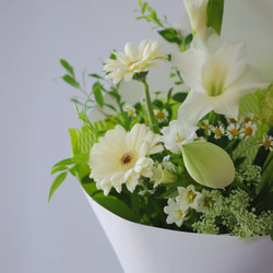 季節の生花ブーケ-Sサイズ,白系 5枚目の画像