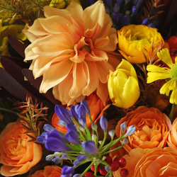 季節の生花ブーケ- Lサイズ,オレンジ系 4枚目の画像