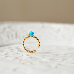 【14kgf】スリーピングビューティーターコイズのイヤーカフ 2枚目の画像