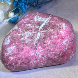 チューライト✨　ピンク　翡翠　原石 タンブル　桃簾石 1枚目の画像