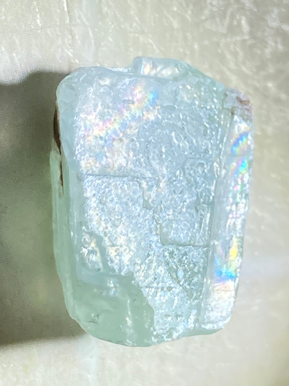 【心の安寧】エメラルドグリーンカルサイト　原石　ラフストーン　細石 2枚目の画像
