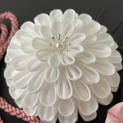 【即納品】つまみ細工　髪飾り　成人式　結婚式　Ｕピン　ヘア飾り　正絹　白　ピンク 3枚目の画像