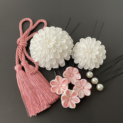 【即納品】つまみ細工　髪飾り　成人式　結婚式　Ｕピン　ヘア飾り　正絹　白　ピンク 1枚目の画像