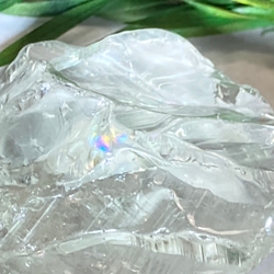 【希少】レインボー　グリーンアメジスト　プラシオライト　原石　ラフストーン 1枚目の画像