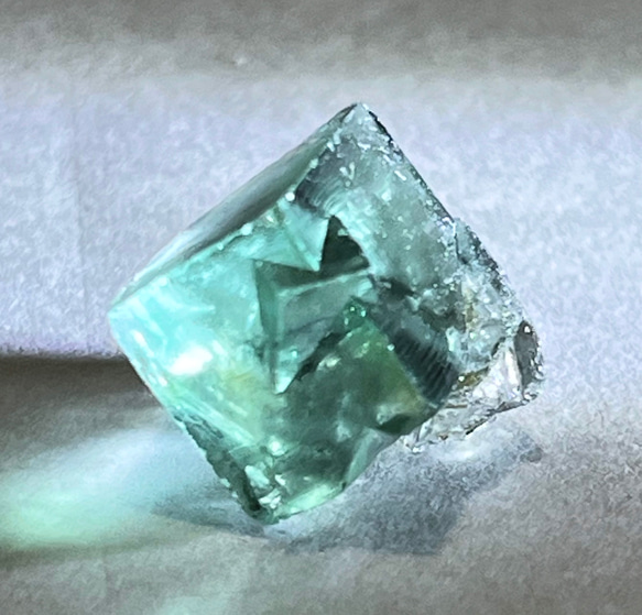 ダイアナマリア産✨　バイカラー　フローライト　結晶　蛍石　原石　ラフストーン 4枚目の画像
