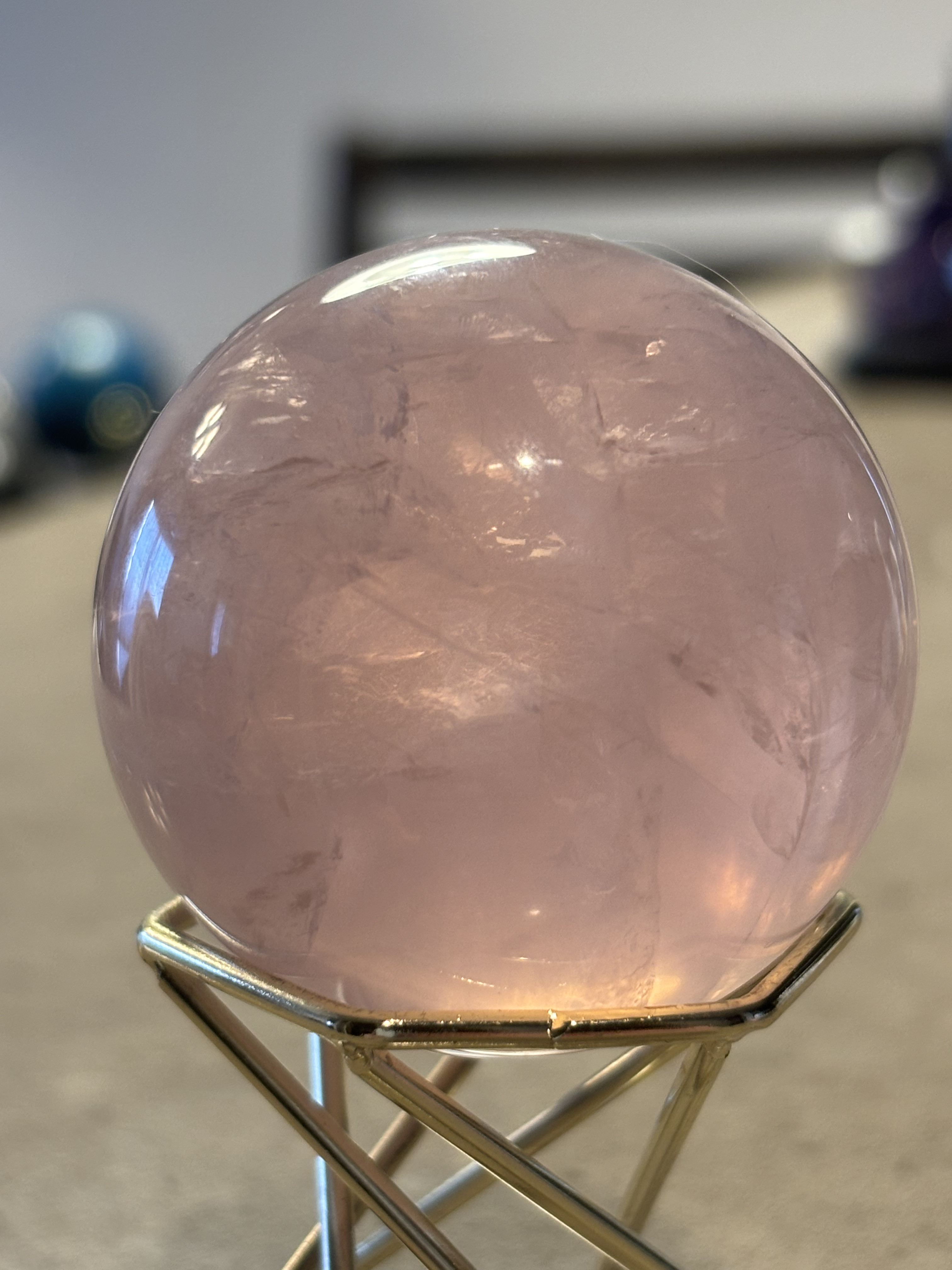 ラベンダーピンクのローズクォーツスフィア