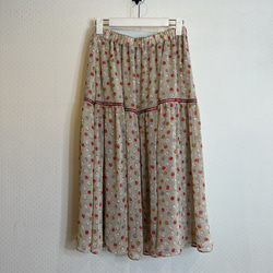 [在庫材料整理作品セール作品]ベージュ地にに変わりドットのティヤードスカート 5枚目の画像