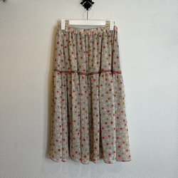 [在庫材料整理作品セール作品]ベージュ地にに変わりドットのティヤードスカート 1枚目の画像