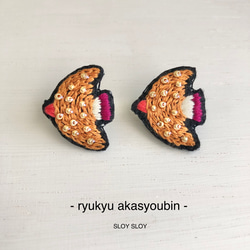 - ryukyu akasyoubin - とりモチーフの刺繍ピアス・イヤリング 1枚目の画像