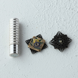 チェコガラスボタン　二輪のお花スクエアボタンのネックレス 8枚目の画像