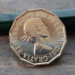1953年~1967年英国3ペニーコイン 10枚 イギリス3ペンス ブラス美物 エリザベス女王 21mm x 2.5mm 3枚目の画像