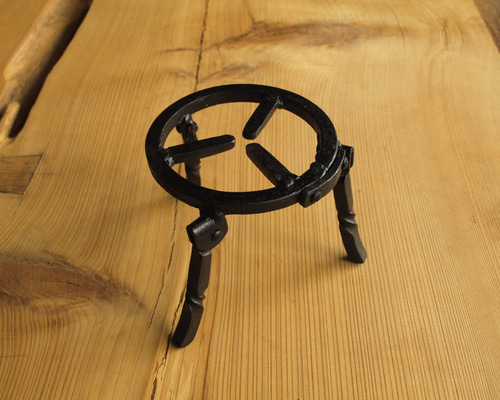 アルコールストーブ用鍛造折り畳み式五徳　ソロキャンプ焚き火ハンドメイド 541c75f91ca8ea79ae5dd476ce8367