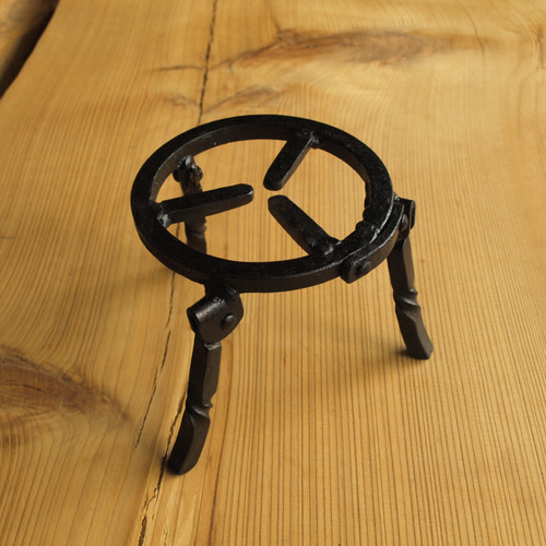 アルコールストーブ用鍛造折り畳み式五徳　ソロキャンプ焚き火アイアンギア 受注生産】鍛造折り畳み式アルコールストーブ用五徳 ソロ