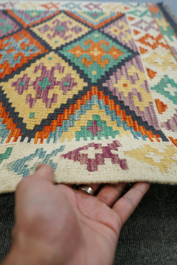 117×83cm【アフガニスタン 手織りキリム】トライバルラグ 手織り絨毯 10枚目の画像