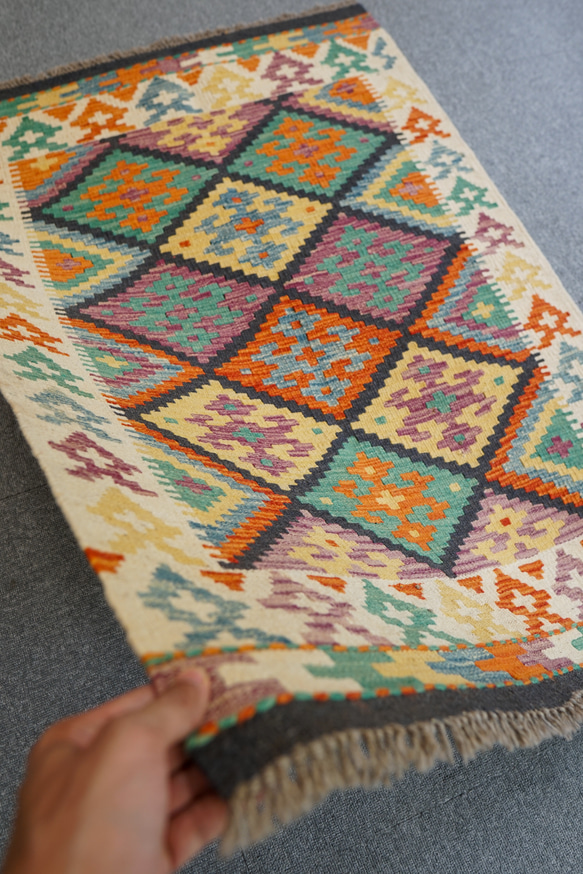 117×83cm【アフガニスタン 手織りキリム】トライバルラグ 手織り絨毯 1枚目の画像