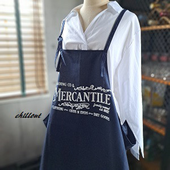 【背中がかわいい】エプロンドレス：ネイビー×MERCANTILE【0629】 5枚目の画像