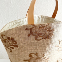 スイス製ヴィンテージ刺繍生地のマルシェトートバッグ(BEIGE)・カゴバッグ・バスケット 5枚目の画像