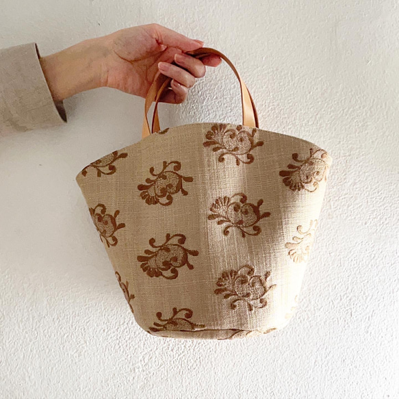 スイス製ヴィンテージ刺繍生地のマルシェトートバッグ(BEIGE)・カゴバッグ・バスケット 7枚目の画像