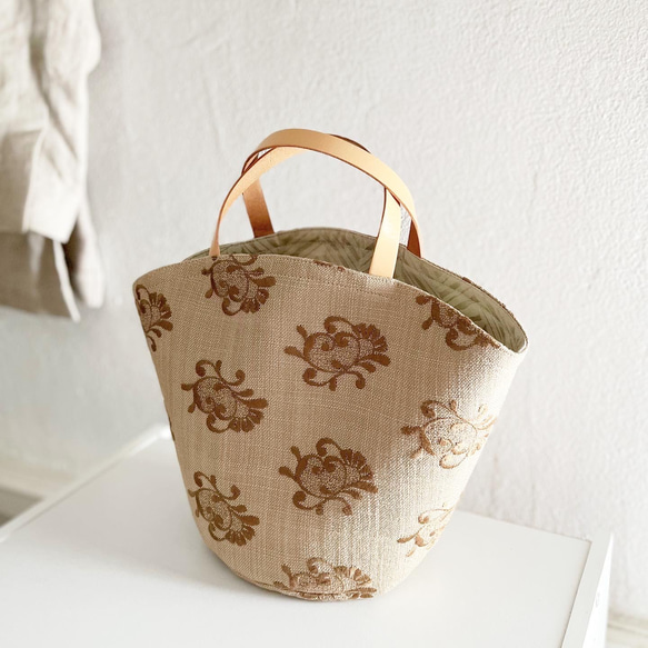 スイス製ヴィンテージ刺繍生地のマルシェトートバッグ(BEIGE)・カゴバッグ・バスケット 2枚目の画像